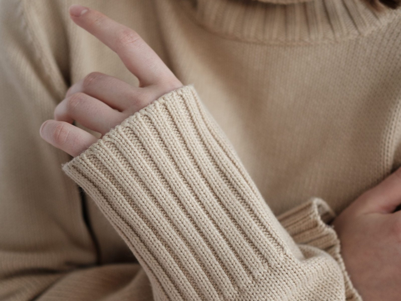 brown-knitted-sweater-on-girl