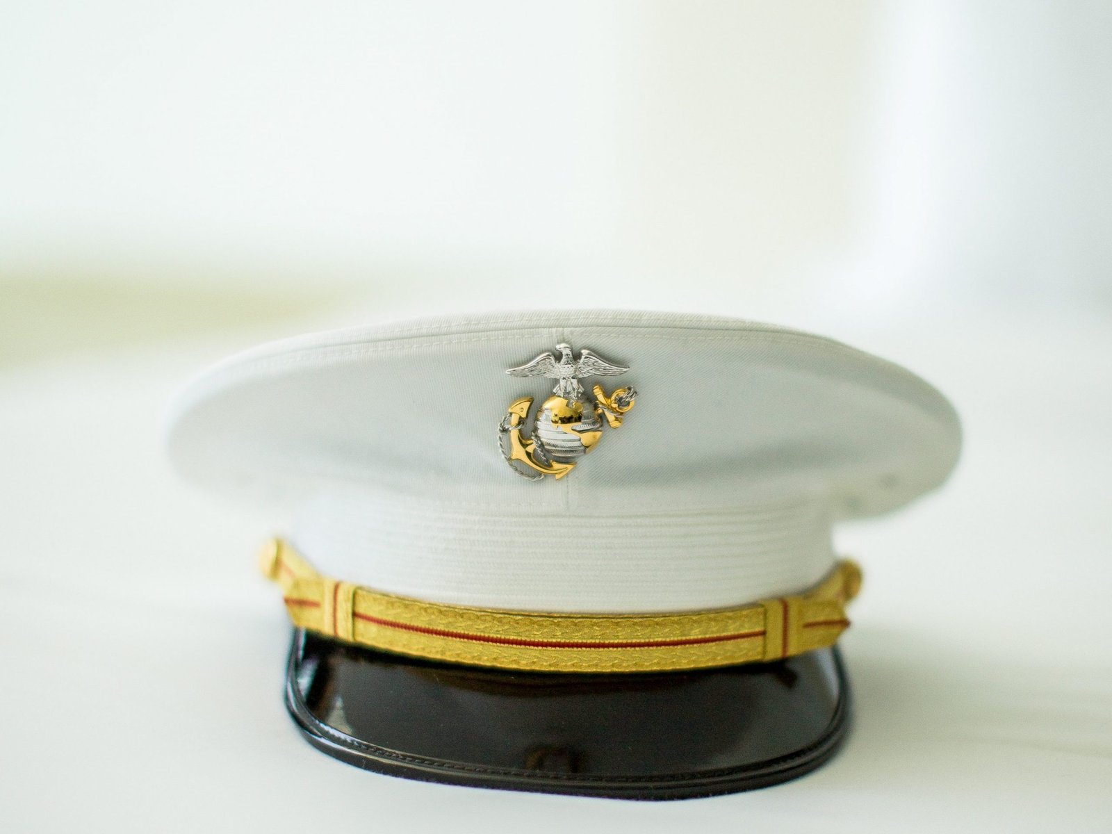 boat-captain-white-hat