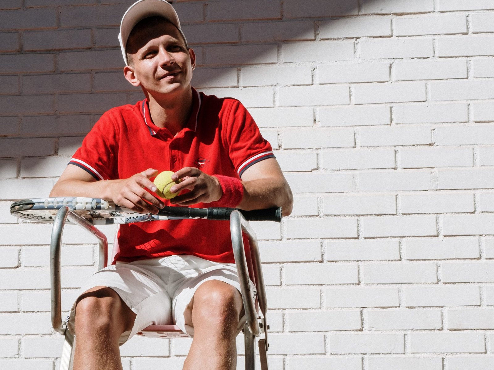 tennis-referee-sitting-on-chair