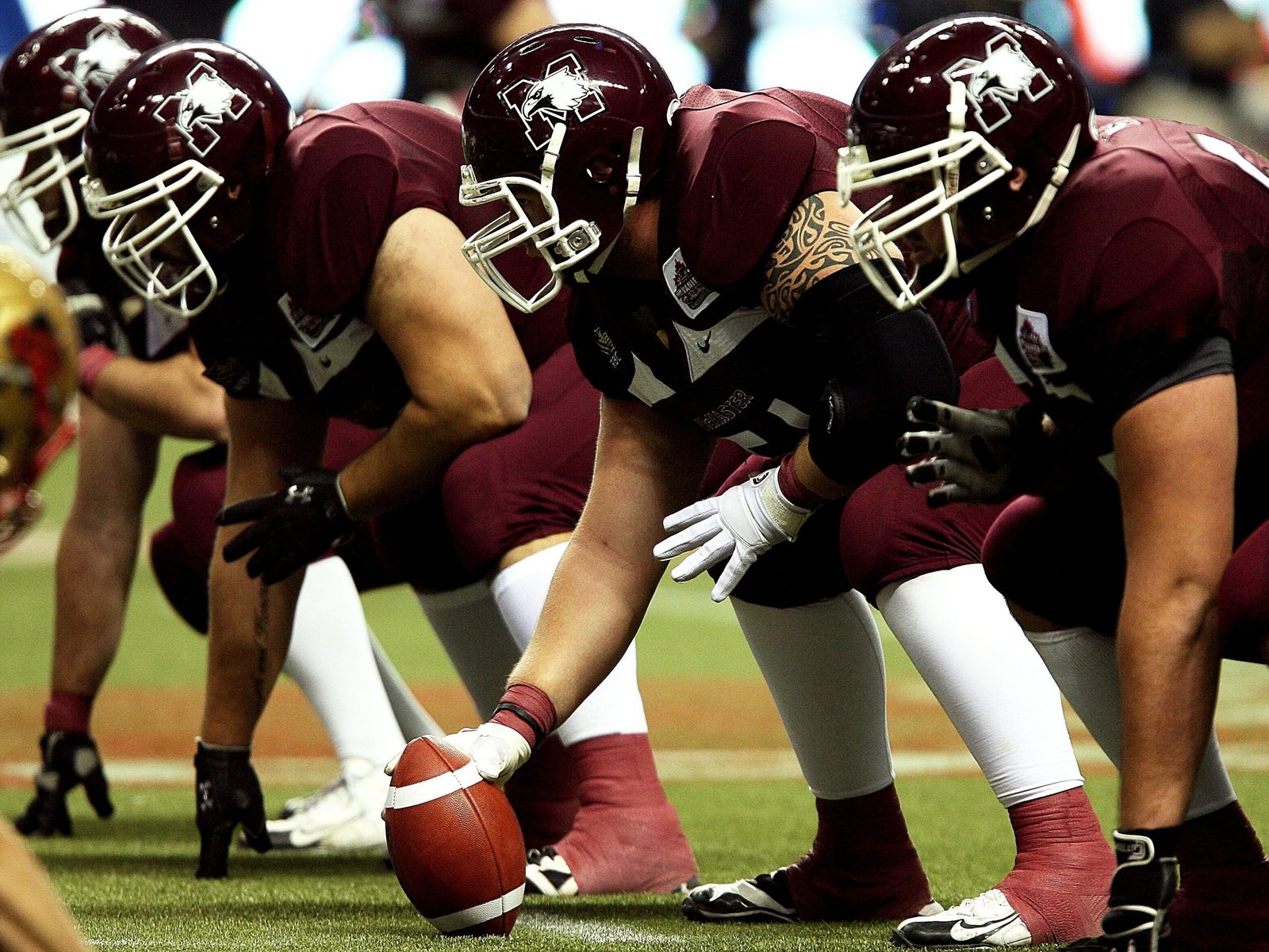 american-football-game-team-about-to-pass-the-ball