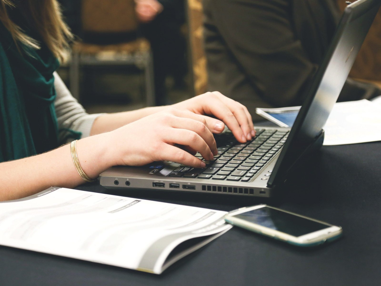 typing-on-laptop-keyboard-with-memo-on-the-side